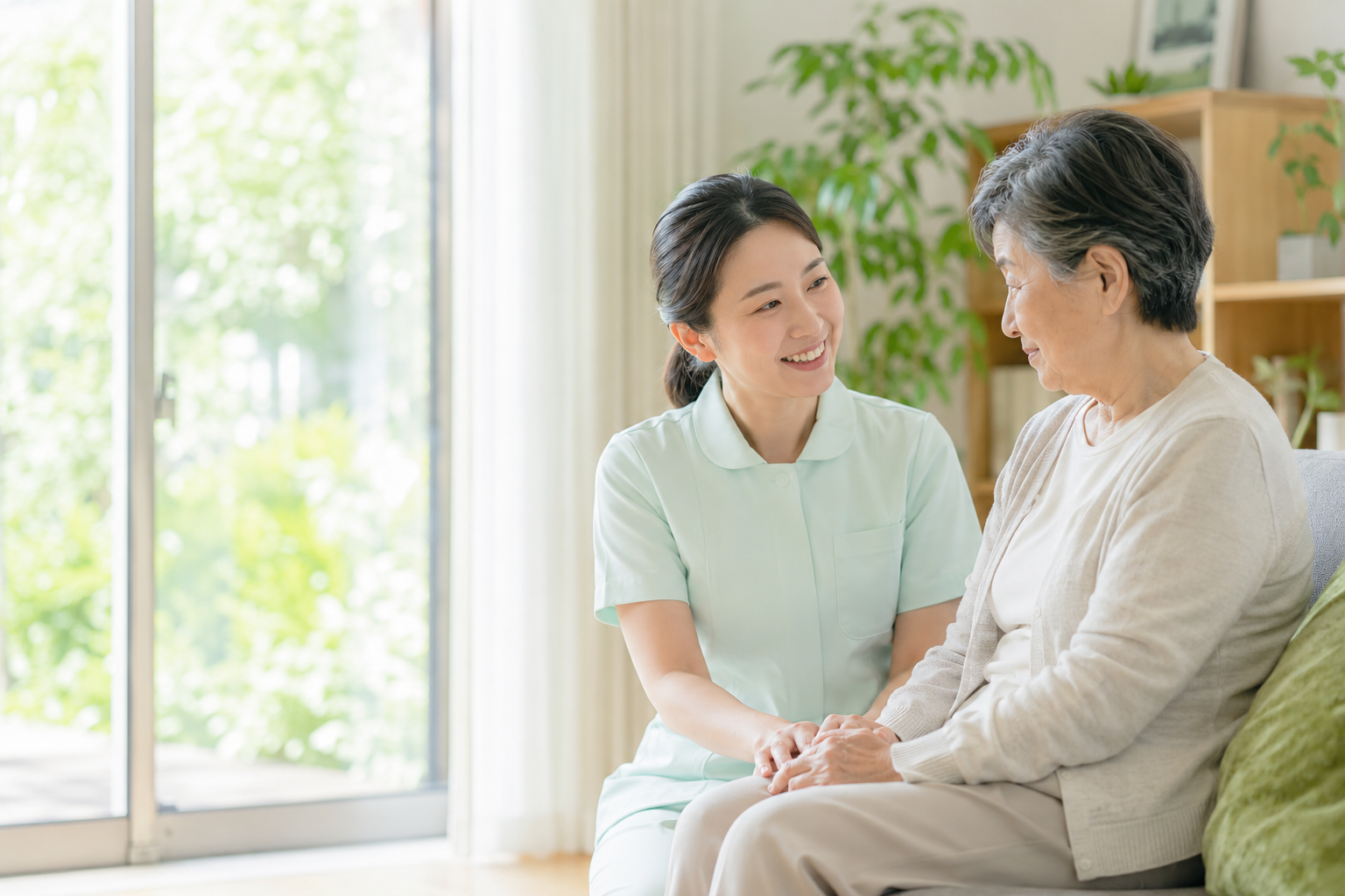 ご利用者さまに笑顔で寄り添ういろはの看護師